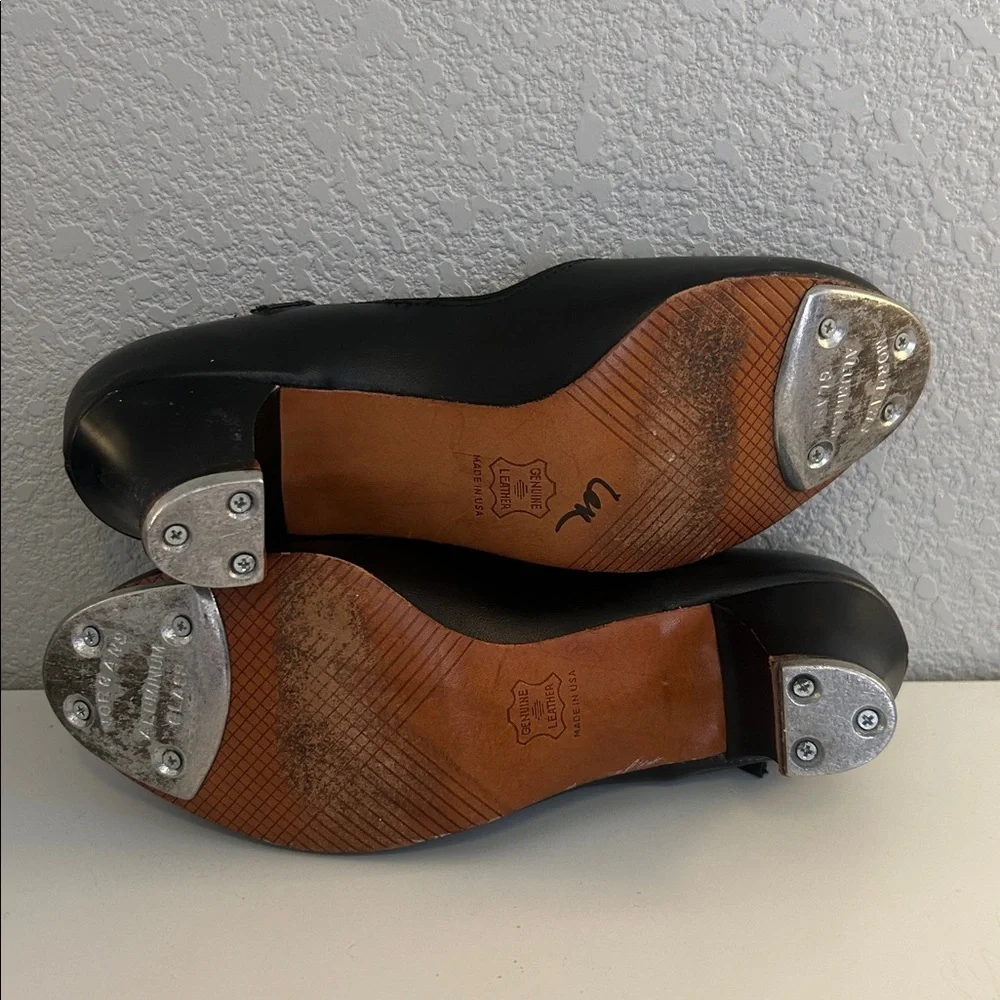 Capezio Girls Black Closed Toe Ankle Strap‎ Kitten Heel Tap Dance Shoes Size 8W